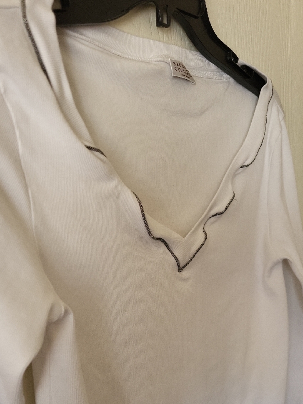 Brunello Cucinelli White Long-Sleeve V-Neck Top with Contrast Trim - Picture 3 of 3